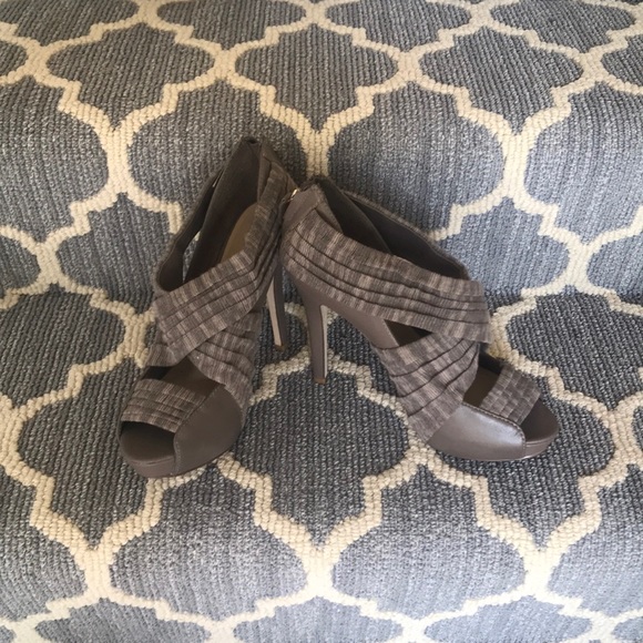 Aldo Shoes - Aldo Gray Heels Aldo Shoes - Aldo Gray Heels